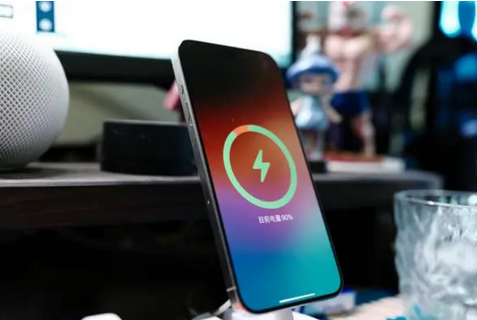 陈仓苹果15换屏服务分享用什么充电器给iPhone15充电更好 